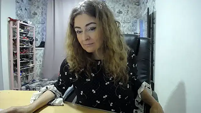 Snapshot of Helen1974 chatting on June 6, 2026, 3:12 am Helen1974 online show from June 6, 2026, 3:12 am