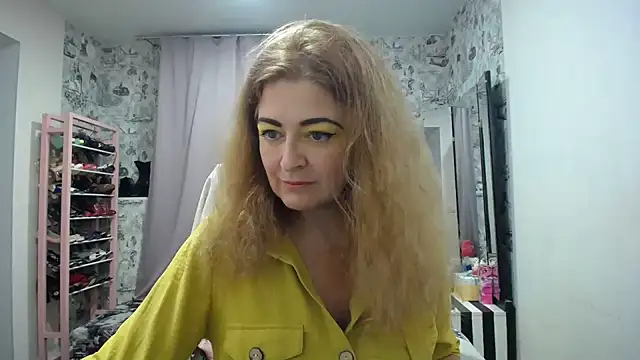 Snapshot of Helen1974 chatting on July 13, 2026, 7:24 pm Helen1974 online show from July 13, 2026, 7:24 pm