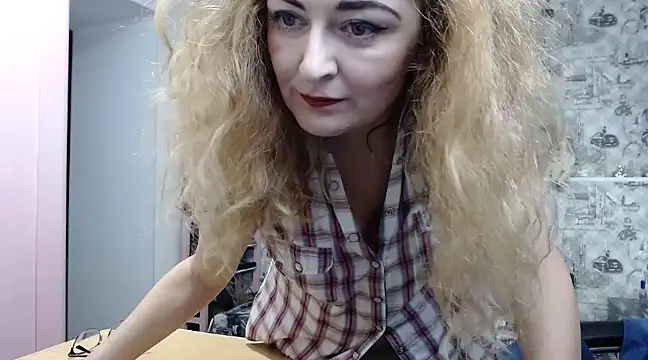 Snapshot of Helen1974 chatting on January 28, 2025, 10:12 pm Helen1974 online show from January 28, 2025, 10:12 pm