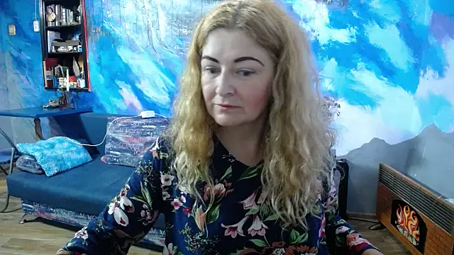 Snapshot of Helen1974 chatting on September 14, 2025, 2:06 pm Helen1974 online show from September 14, 2025, 2:06 pm