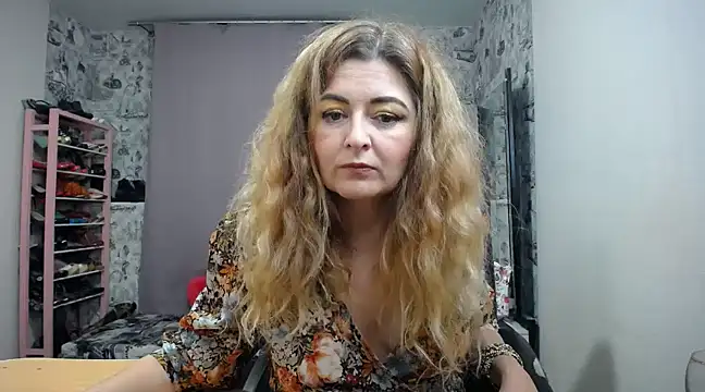 Snapshot of Helen1974 chatting on February 5, 2025, 10:01 pm Helen1974 online show from February 5, 2025, 10:01 pm