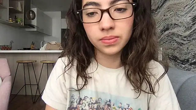 Sophi  a online show from March 27, 2026, 2:18 pm