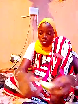 cute naimah online show from November 14, 2025, 1:59 pm