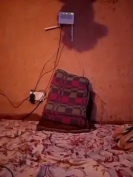 cute naimah online show from November 18, 2025, 5:22 am