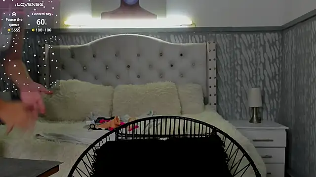 sexylaurita online show from March 26, 2026, 11:41 am