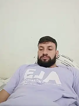 Snapshot of Robertao20cm chatting on July 1, 2026, 11:43 am Robertao20cm online show from July 1, 2026, 11:43 am