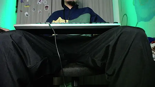Snapshot of zacwatson_ chatting on February 10, 2025, 5:19 pm zacwatson online show from February 10, 2025, 5:19 pm