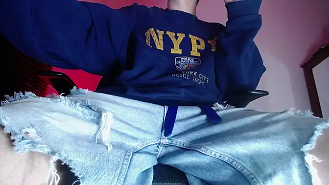 zacwatson  online show from April 24, 2026, 11:07 pm