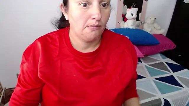 CristialJones  online show from November 15, 2025, 4:11 pm