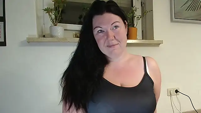 p6w official online show from September 24, 2025, 3:35 am