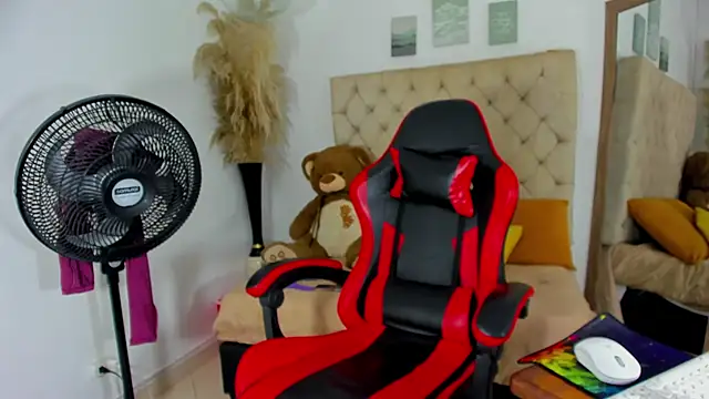 Snapshot of helena_copper_ chatting on February 13, 2026, 4:34 am helena copper online show from February 13, 2026, 4:34 am