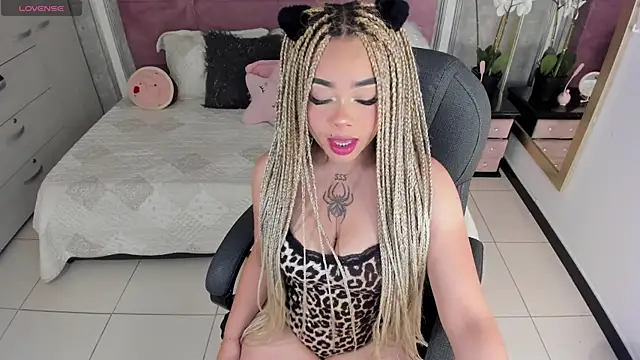 Snapshot of conny__curly chatting on November 23, 2025, 12:59 pm conny curly online show from November 23, 2025, 12:59 pm