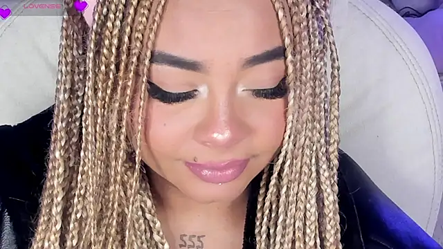 Snapshot of conny__curly chatting on March 18, 2025, 4:17 pm conny curly online show from March 18, 2025, 4:17 pm