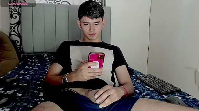 Snapshot of juan_stiven chatting on October 29, 2025, 5:45 pm juan stiven online show from October 29, 2025, 5:45 pm