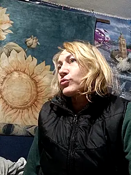 Snapshot of wLESLYMOSw chatting on November 23, 2025, 6:51 pm wLESLYMOSw online show from November 23, 2025, 6:51 pm