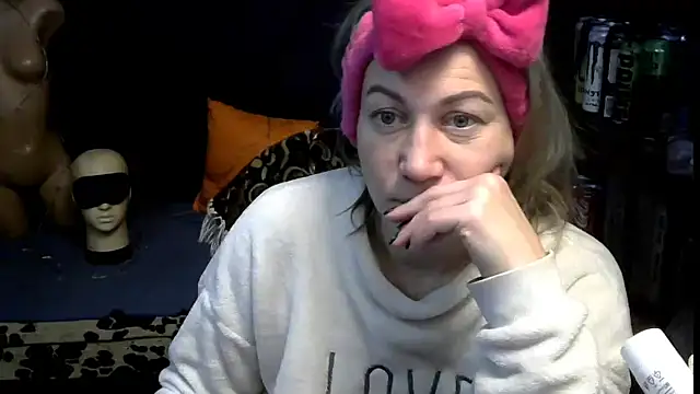 Snapshot of wLESLYMOSw chatting on December 22, 2025, 8:03 am wLESLYMOSw online show from December 22, 2025, 8:03 am