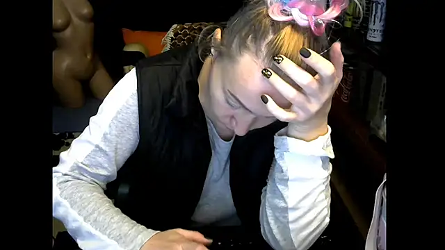 Snapshot of wLESLYMOSw chatting on December 2, 2025, 9:00 am wLESLYMOSw online show from December 2, 2025, 9:00 am