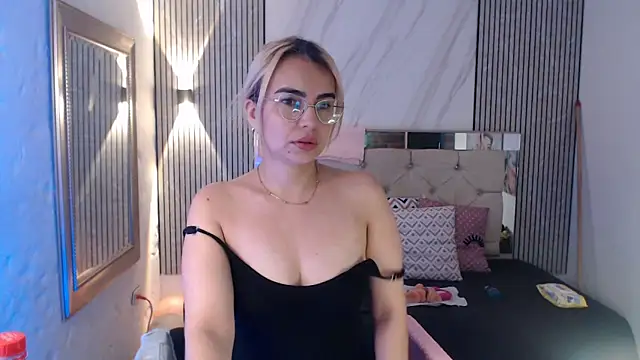 ashley  tylor online show from May 12, 2026, 4:13 pm