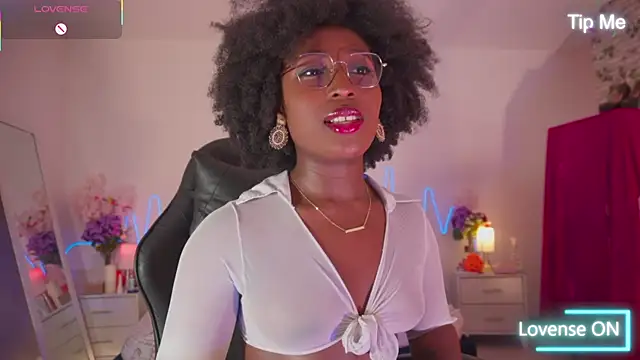 EmmaSanzz  online show from November 10, 2025, 11:37 am