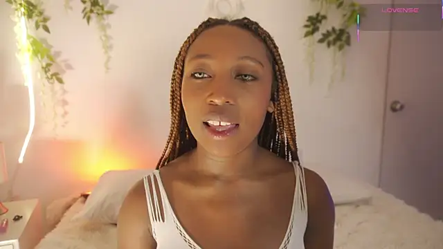 EmmaSanzz  online show from December 15, 2025, 11:27 am