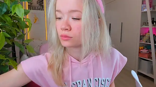 Lily Young online show from April 2, 2026, 3:13 am