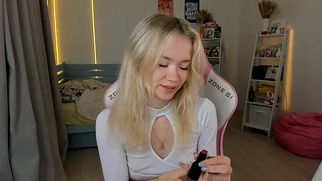 Snapshot of Lily_Young chatting on October 10, 2025, 5:41 am Lily Young online show from October 10, 2025, 5:41 am