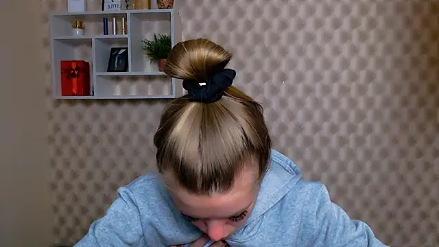 AliceFlirtt  online show from October 28, 2025, 8:35 am