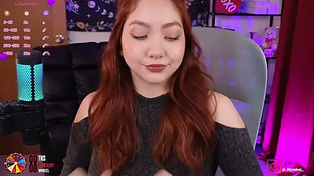 Snapshot of LilyVelvett chatting on February 22, 2025, 3:45 am LilyVelvett online show from February 22, 2025, 3:45 am