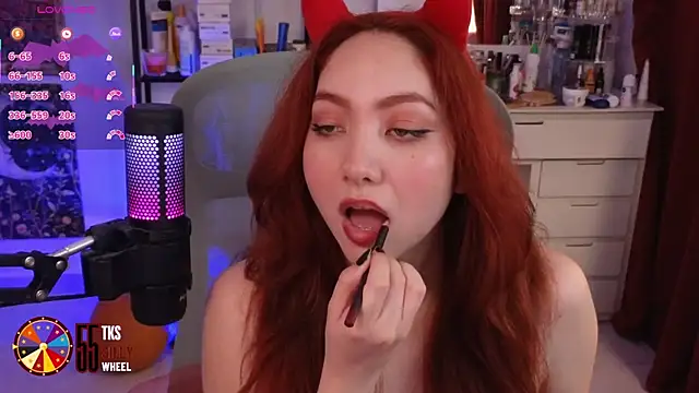 Snapshot of LilyVelvett chatting on October 23, 2025, 4:00 am LilyVelvett online show from October 23, 2025, 4:00 am