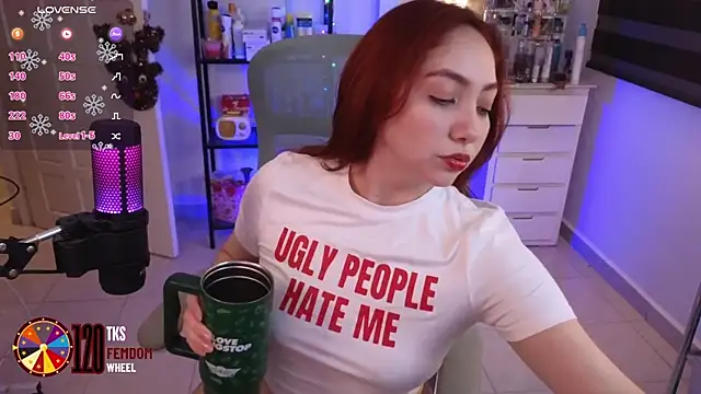 LilyVelvett online show from December 19, 2025, 4:05 am