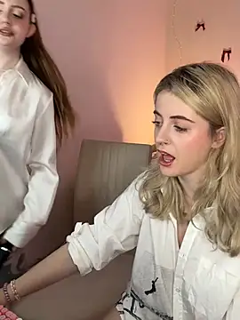 your favoritegirls online show from February 12, 2025, 4:33 pm