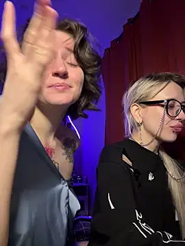 Dooubletroublee online show from March 28, 2026, 1:39 am