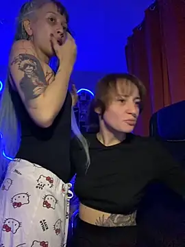 Dooubletroublee online show from November 8, 2025, 10:24 pm