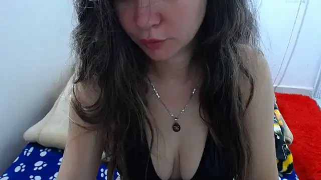 Luna girlhot  online show from March 5, 2026, 4:14 pm