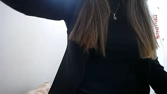 Luna girlhot  online show from April 13, 2026, 6:23 pm