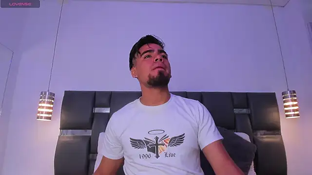 Snapshot of PittAndLunaa chatting on January 18, 2026, 1:03 pm PittAndLunaa online show from January 18, 2026, 1:03 pm