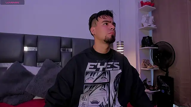 Snapshot of PittAndLunaa chatting on February 5, 2026, 12:12 pm PittAndLunaa online show from February 5, 2026, 12:12 pm