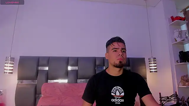 Snapshot of PittAndLunaa chatting on February 19, 2026, 12:24 pm PittAndLunaa online show from February 19, 2026, 12:24 pm