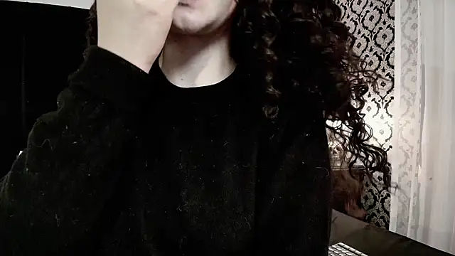 Adeelinee online show from October 27, 2025, 7:48 pm