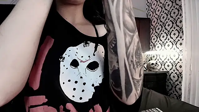 Adeelinee online show from October 24, 2025, 8:08 pm