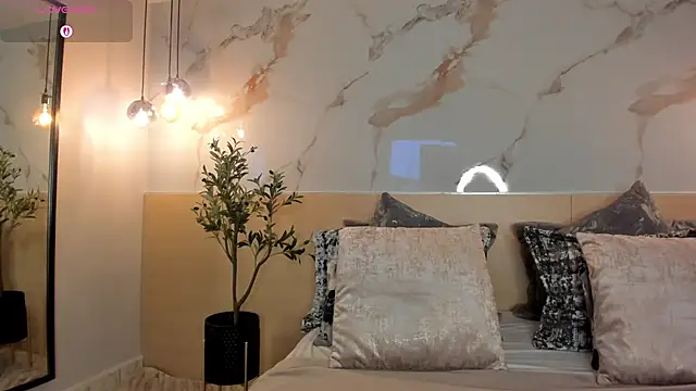 LeaThompson online show from September 23, 2025, 12:06 am