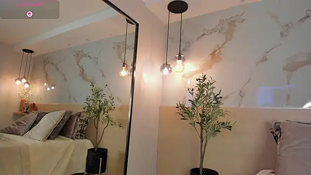 LeaThompson online show from November 10, 2025, 10:48 pm