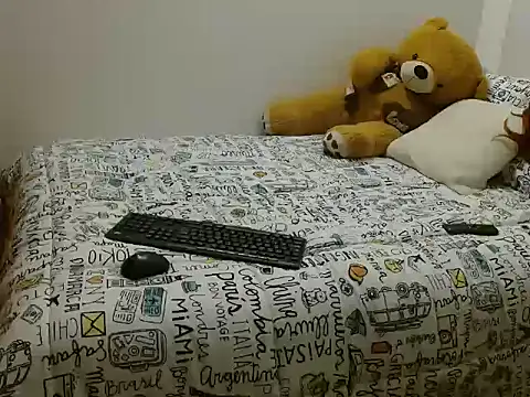 diamondputy04 online show from April 17, 2026, 2:36 am