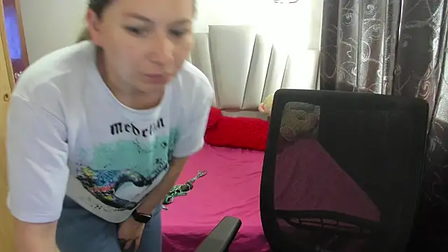 Snapshot of samantha__wilson chatting on November 4, 2025, 2:43 pm samantha wilson online show from November 4, 2025, 2:43 pm