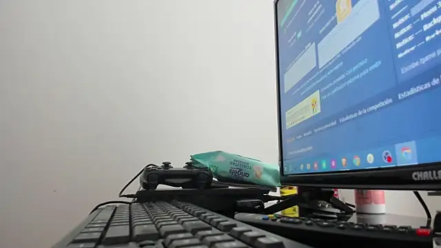 Snapshot of samantha__wilson chatting on December 22, 2025, 3:12 pm samantha wilson online show from December 22, 2025, 3:12 pm