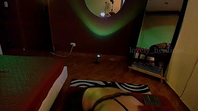 Snapshot of HeidiCox chatting on December 4, 2025, 1:26 am HeidiCox online show from December 4, 2025, 1:26 am