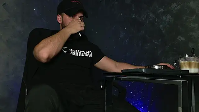 juliusmasters online show from November 27, 2025, 8:09 pm