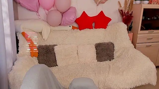 LisaMooore online show from February 18, 2026, 5:49 am