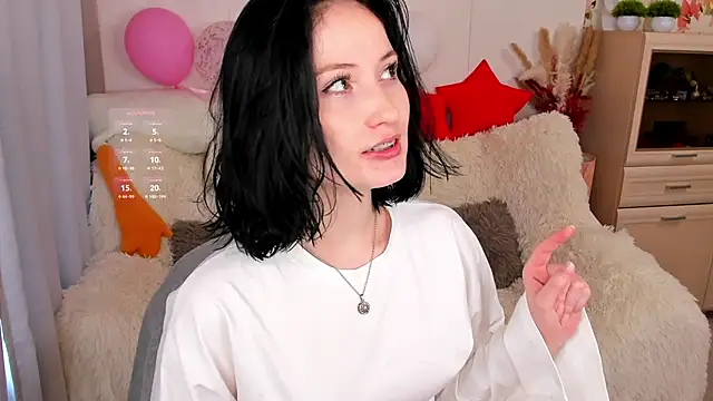 LisaMooore online show from April 19, 2026, 12:06 pm