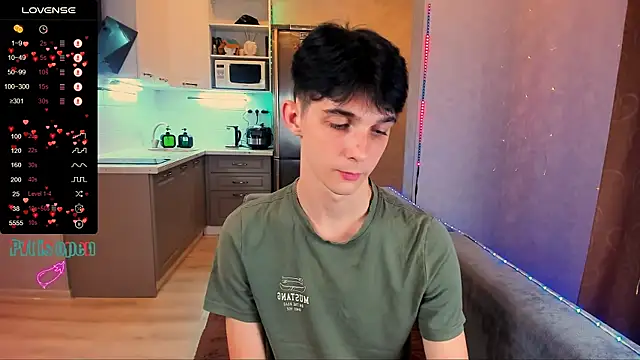 Aaron Boom online show from September 27, 2025, 7:42 pm